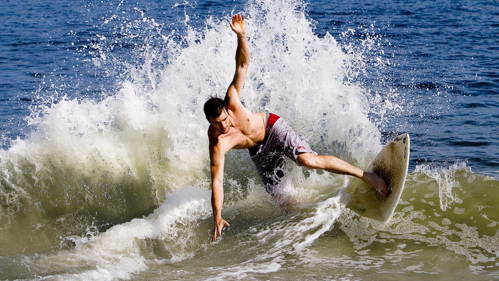 防守均衡进攻犀利，实力占据绝对优势，防守防御区别