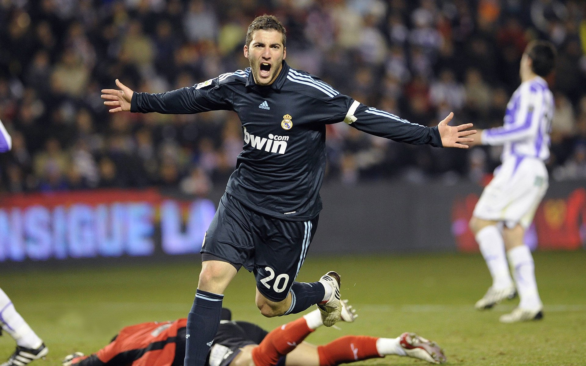 开云中国官网-德甲：多特4-3激战弗赖堡，桑乔最后时刻绝杀，多特vs